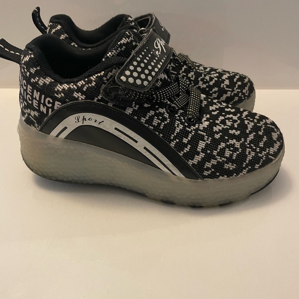 SDSPEED Size 2 Kids Roller Skate Shoes Single Wheel Sport Sneakers
